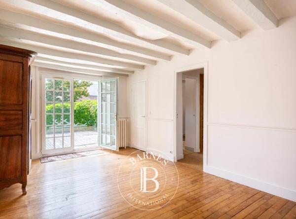 Le Mesnil-le-Roi, Maison 5 Chambres -  241 m² à vendre