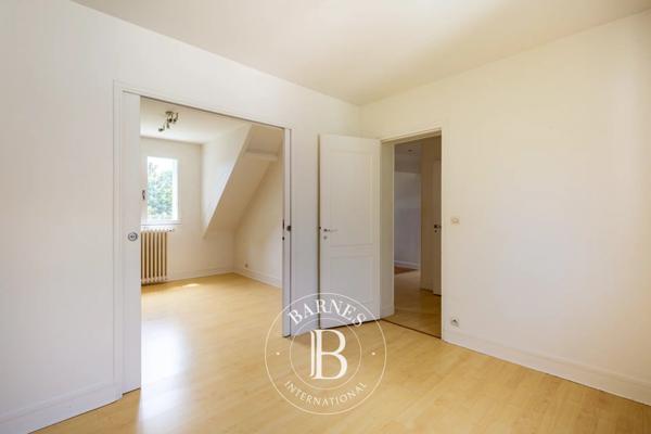Le Mesnil-le-Roi, Maison 5 Chambres -  241 m² à vendre