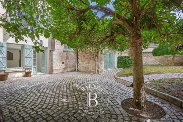 Le Mesnil-le-Roi, Maison 5 Chambres -  241 m² à vendre