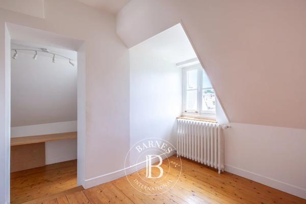 Le Mesnil-le-Roi, Maison 5 Chambres -  241 m² à vendre