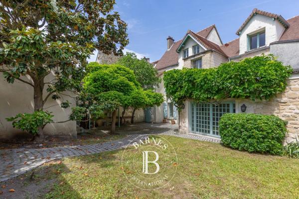 Le Mesnil-le-Roi, Maison 5 Chambres -  241 m² à vendre