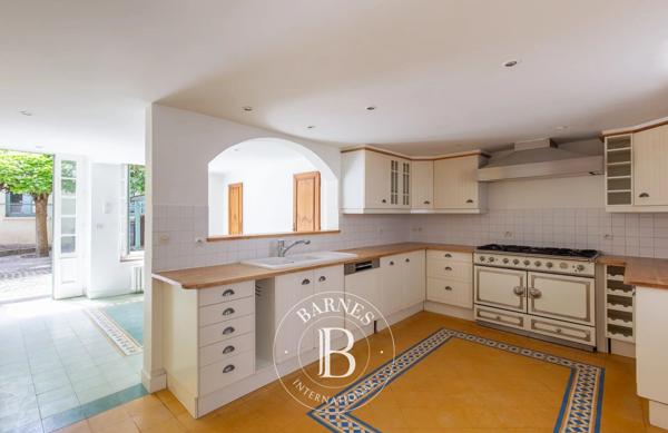 Le Mesnil-le-Roi, Maison 5 Chambres -  241 m² à vendre