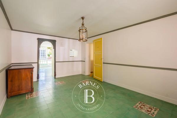 Le Mesnil-le-Roi, Maison 5 Chambres -  241 m² à vendre