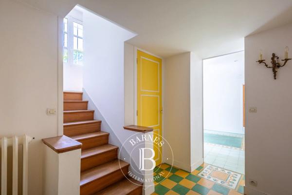 Le Mesnil-le-Roi, Maison 5 Chambres -  241 m² à vendre