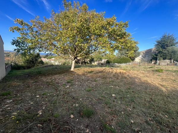 Pomas: terrain constructible de 1024 m²
