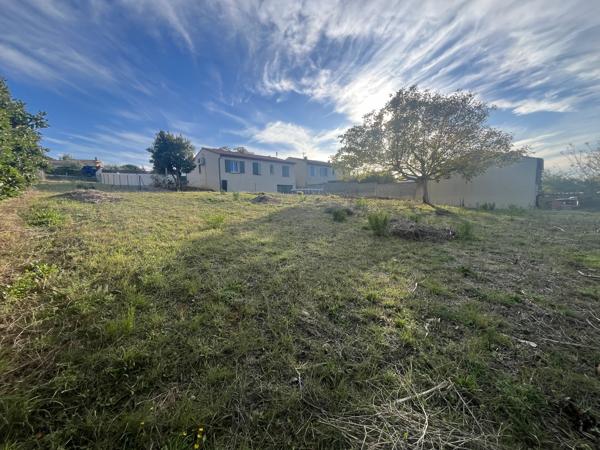 Pomas: terrain constructible de 1024 m²
