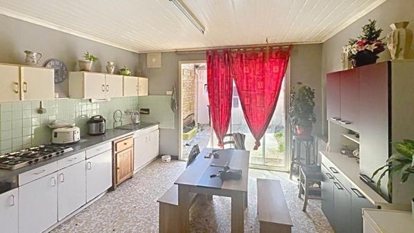 A 50 mètres, prenez votre petit déjeuner aux terrasses des commerces