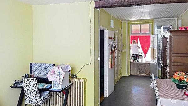 A 50 mètres, prenez votre petit déjeuner aux terrasses des commerces