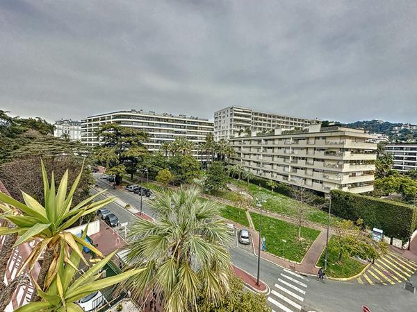 Cannes - étage élevé, appartement de 3 pièces avec terrasse d'angle Sud cave