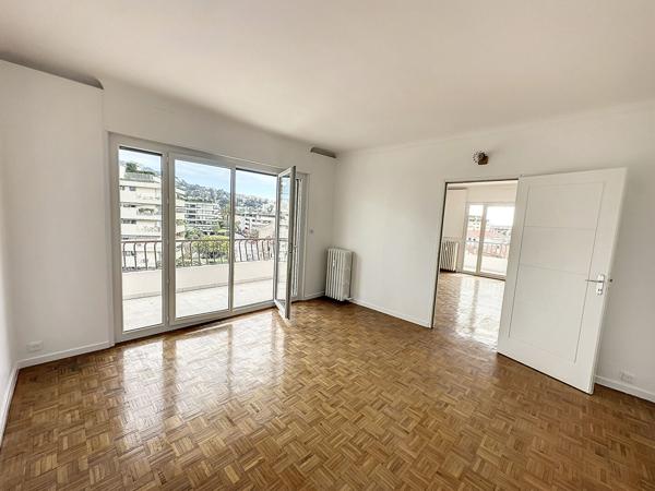 Cannes - étage élevé, appartement de 3 pièces avec terrasse d'angle Sud cave