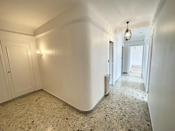 Cannes - étage élevé, appartement de 3 pièces avec terrasse d'angle Sud cave