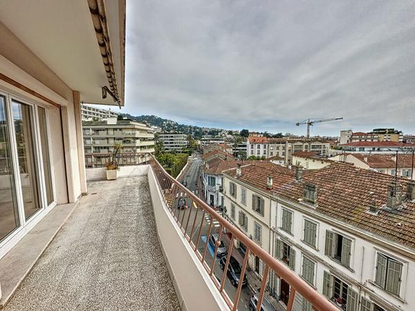 Cannes - étage élevé, appartement de 3 pièces avec terrasse d'angle Sud cave