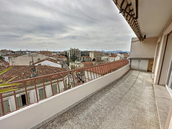 Cannes - étage élevé, appartement de 3 pièces avec terrasse d'angle Sud cave
