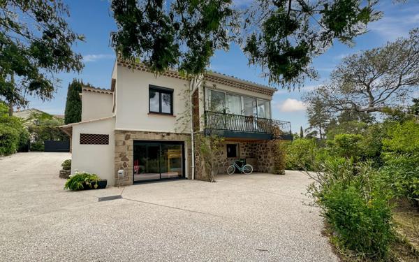 Maison à vendre    6 pièces • 152 m2 Saint-Raphaël