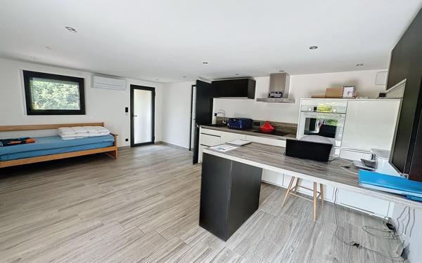 Maison à vendre    6 pièces • 152 m2 Saint-Raphaël