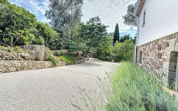 Maison à vendre    6 pièces • 152 m2 Saint-Raphaël