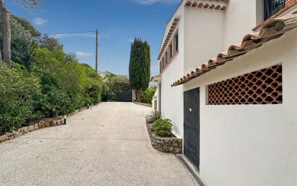 Maison à vendre    6 pièces • 152 m2 Saint-Raphaël