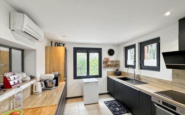 Maison à vendre    6 pièces • 152 m2 Saint-Raphaël