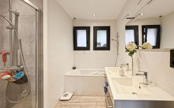 Maison à vendre    6 pièces • 152 m2 Saint-Raphaël