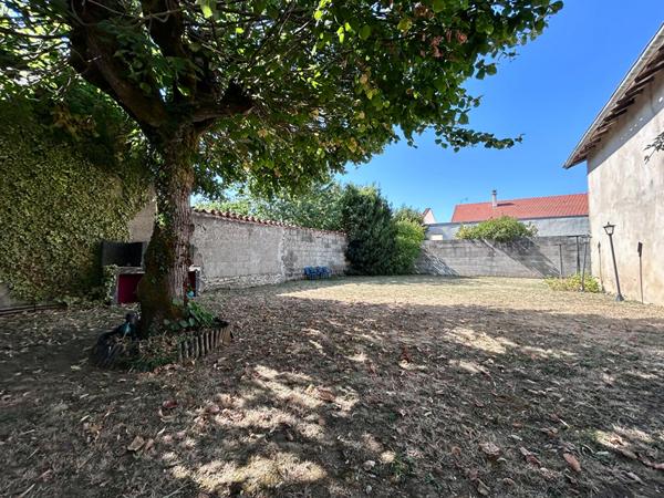 Maison de ville et un appartement Cherveux - 7 pièce(s) - 174 m2, Cherveux 79410