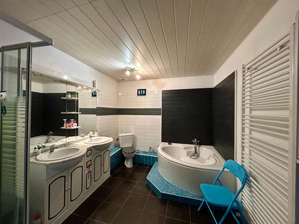 Maison de ville et un appartement Cherveux - 7 pièce(s) - 174 m2, Cherveux 79410