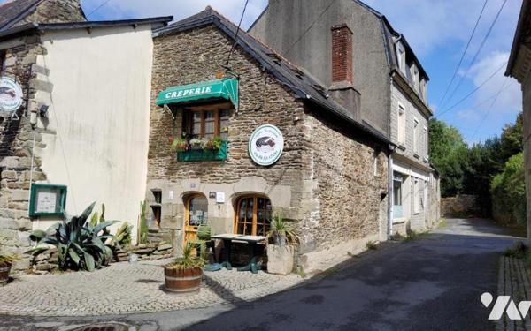 CARHAIX- IMMEUBLE COMMERCE ET HABITATION