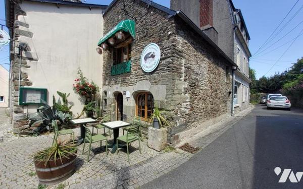 CARHAIX- IMMEUBLE COMMERCE ET HABITATION