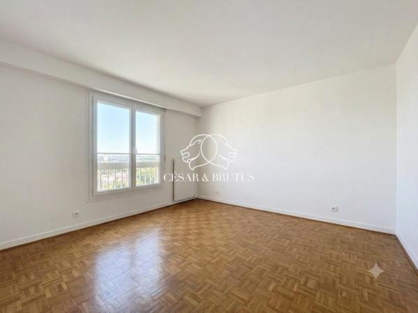 Appartement T4 avec balcon et garage proche du métro Cuire
