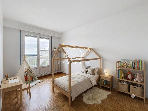 Appartement T4 avec balcon et garage proche du métro Cuire