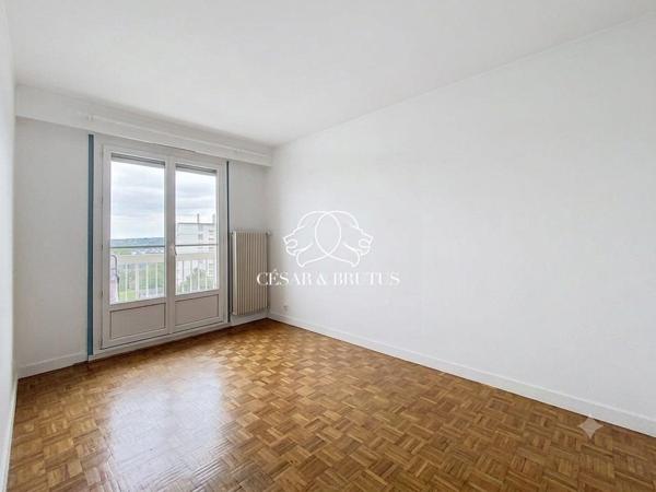 Appartement T4 avec balcon et garage proche du métro Cuire