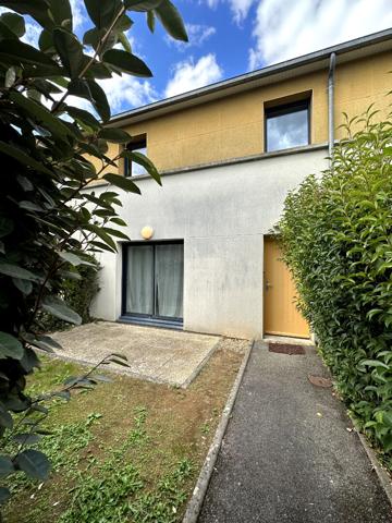 Quartier gare Vannes, maison avec jardinet