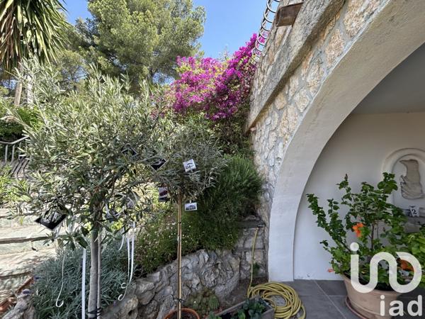 Maison traditionnelle 7 pièces de 272 m² à Toulon (83000)