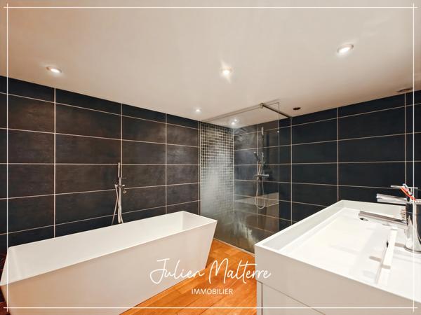 SAINT ETIENNE (42) - Exceptionnel LOFT de 165 m² avec 5 chambres et garage