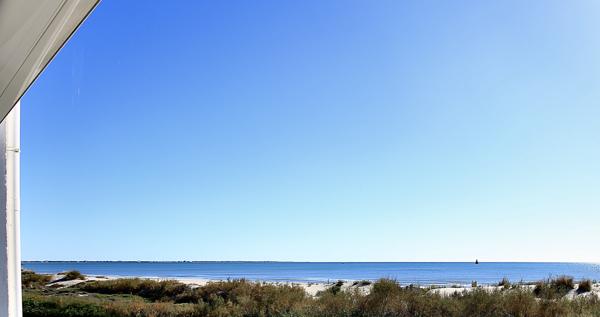 La Grande-Motte (34280) NOUVEAU, RARE, PLEINE VUE MER, T4 COMPLÈTEMENT RESTAURÉ DE 100 M2 AVEC GRANDE TERRASSE DE 47 M2, PALCE PARKING
