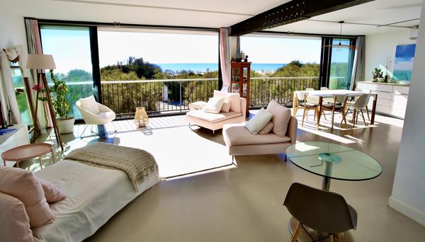 La Grande-Motte (34280) NOUVEAU, RARE, PLEINE VUE MER, T4 COMPLÈTEMENT RESTAURÉ DE 100 M2 AVEC GRANDE TERRASSE DE 47 M2, PALCE PARKING