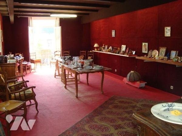 Immeuble à vendre à PONTIVY (56300), Morbihan (56), très bel emplacement pour cet immeuble mixt...