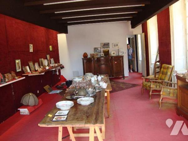 Immeuble à vendre à PONTIVY (56300), Morbihan (56), très bel emplacement pour cet immeuble mixt...