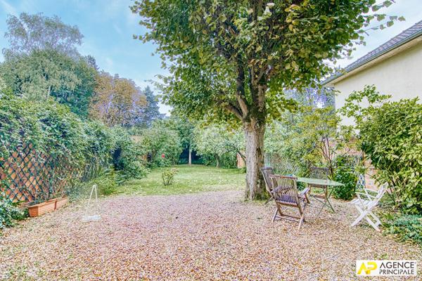 Versailles Montreuil Maison 6 pièces 278 m² au sol sur parcelle de 508 m² 1 340 000 € ** - Référence 25880