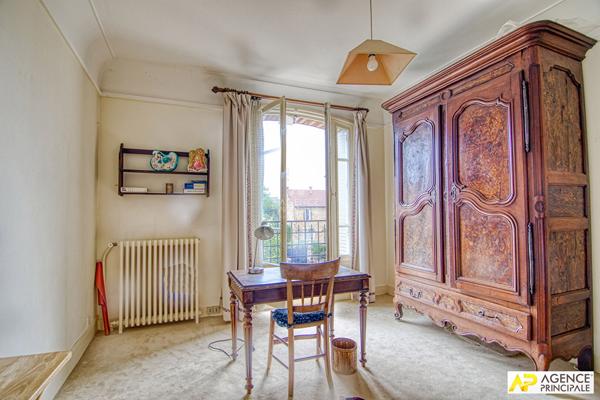Versailles Montreuil Maison 6 pièces 278 m² au sol sur parcelle de 508 m² 1 340 000 € ** - Référence 25880