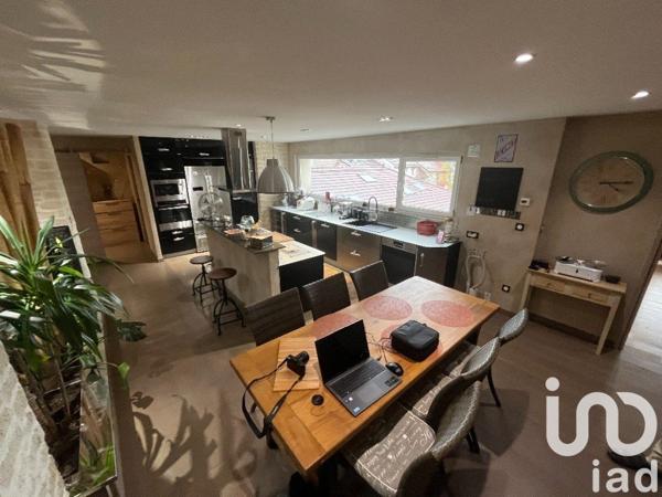 Appartement 6 pièces de 143 m² à Oyonnax (01100)