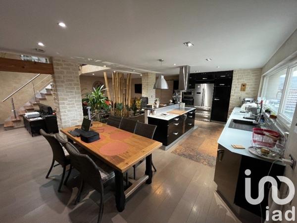 Appartement 6 pièces de 143 m² à Oyonnax (01100)