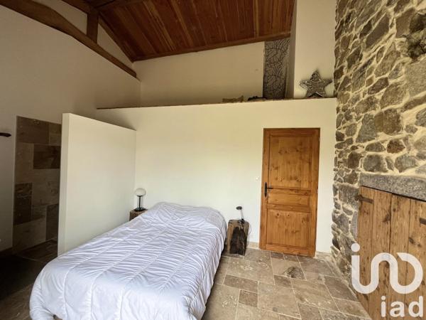 Ferme 9 pièces de 208 m² à Peaugres (07340)