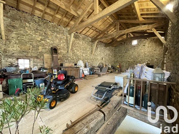 Ferme 9 pièces de 208 m² à Peaugres (07340)
