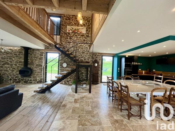 Ferme 9 pièces de 208 m² à Peaugres (07340)
