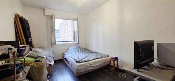 Appartement lumineux de 3 pièces à Étampes avec une place de stationnement.