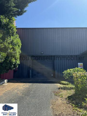LOCAL DE STOCKAGE 200m2 AVEC PORTE SECTIONNELLE ZONE MENDES FRANCE CHAURAY NIORT