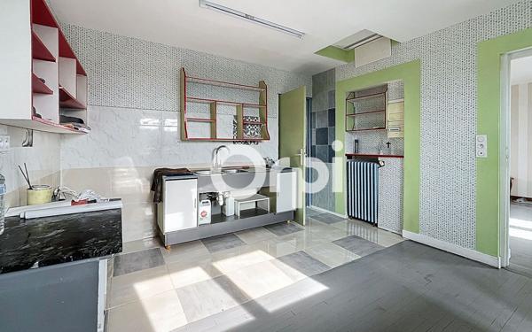 Maison à vendre    6 pièces • 240 m2 Brive-la-Gaillarde