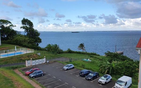 Appartement à louer    4 pièces •  Petit-Bourg