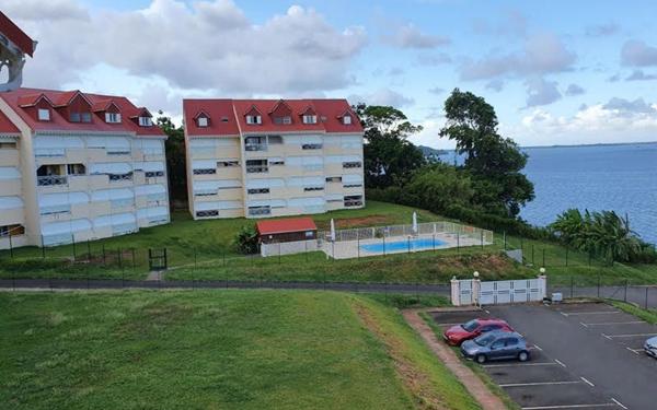 Appartement à louer    4 pièces •  Petit-Bourg