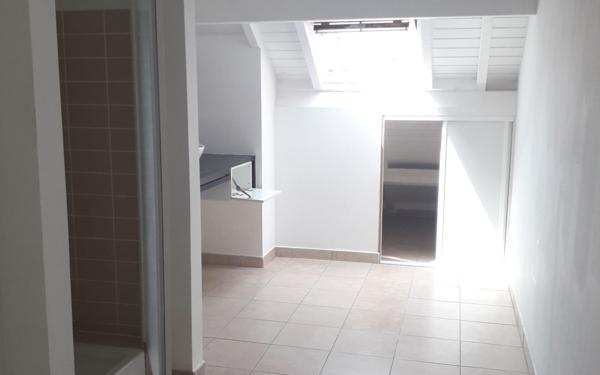 Appartement à louer    4 pièces •  Petit-Bourg